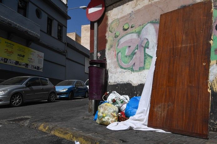 Basura y trastos en las calles