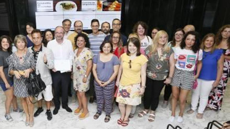 Fotografía de grupo tras la presentación ayer.