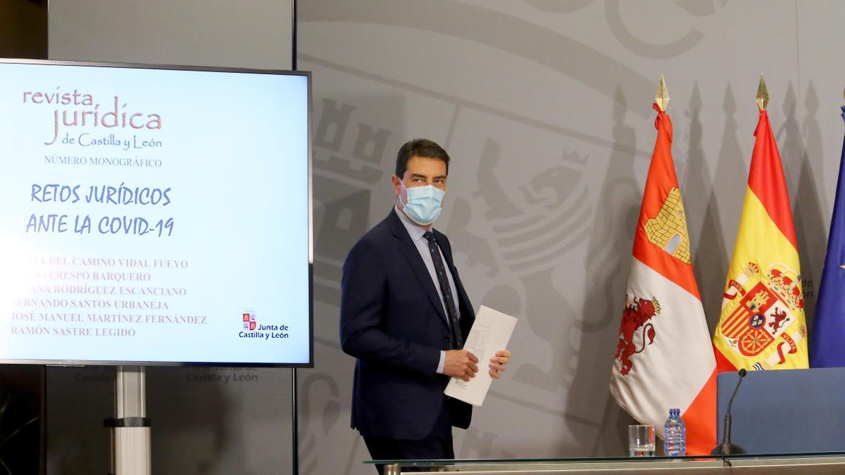 El consejero de la Presidencia, Ángel Ibáñez, durante una rueda de prensa.