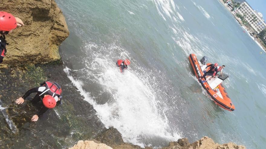 Cruz Roja realiza una formación especializada para socorristas en los acantilados de Xàbia