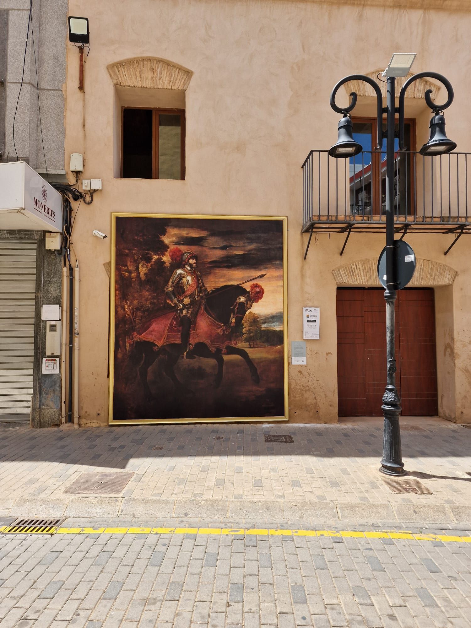 Carlos V en la batalla de Mühlberg, de Tiziano, en la fachada del MUPA en Aldaia.
