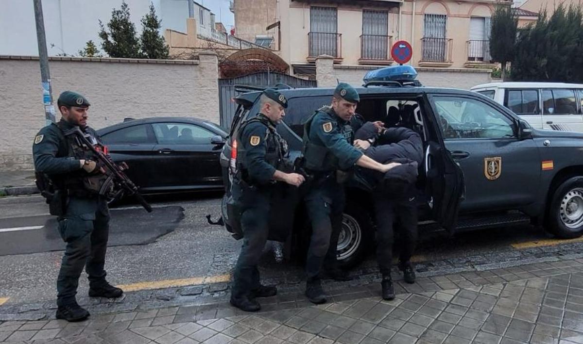 Marzo de 2025: la Guardia Civil detiene en Granada a un yihadista, hermano de un combatiente de ISIS muerto en Siria, tras difundir propaganda violenta con bots de internet.