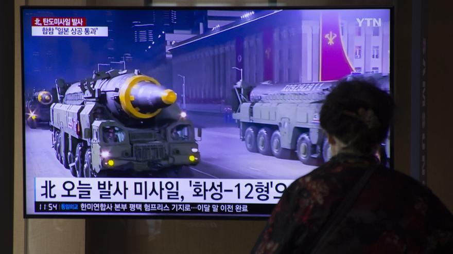 Corea del Norte lanza dos misiles sobre el mar de Japón