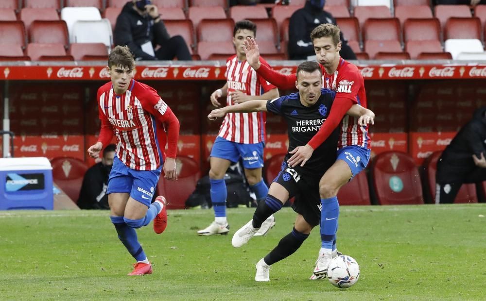 El partido entre el Sporting y la Ponferradina, en imágenes