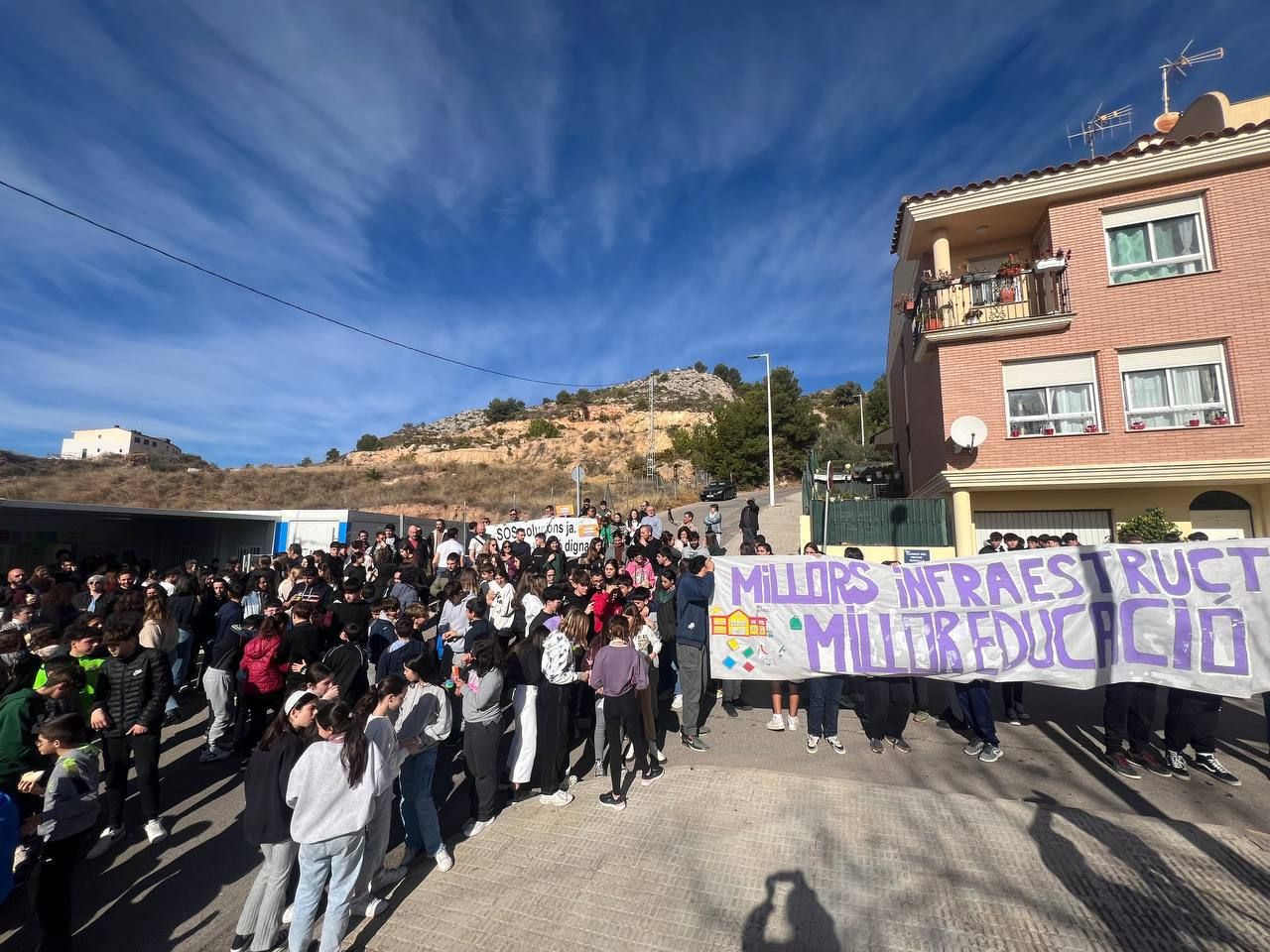 Protestas a las puertas de 15 colegios contra los "recortes" en la construcción de escuelas