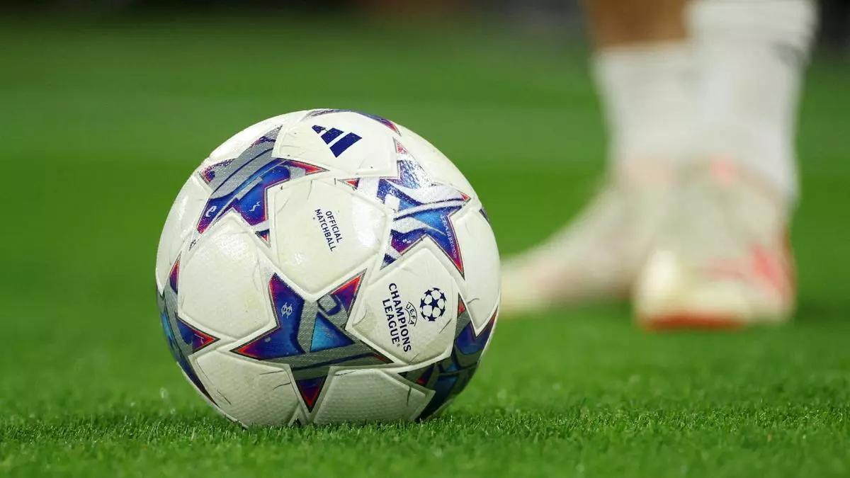 Un balón de la Champions League, durante un partido de la pasada temporada.