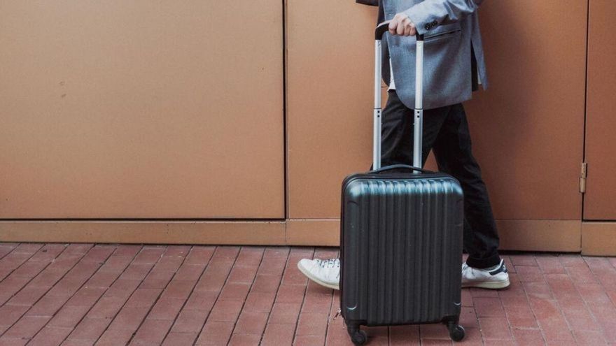 Viajar en &#039;low cost&#039; ya no es tan barato: la OCU denuncia que el equipaje de mano encarece el billete hasta 56 euros