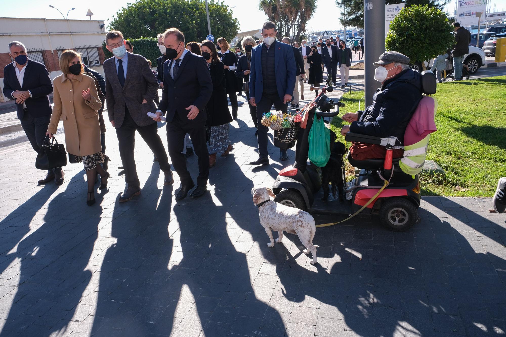 Presentación del proyecto de una nueva superficie comercial y de ocio en la zona portuaria de Torrevieja con la presencia de el presidente Ximo Puig, el conseller Arcadi España, el alcalde Eduardo Dolón y el empresario Enrique Riquelme