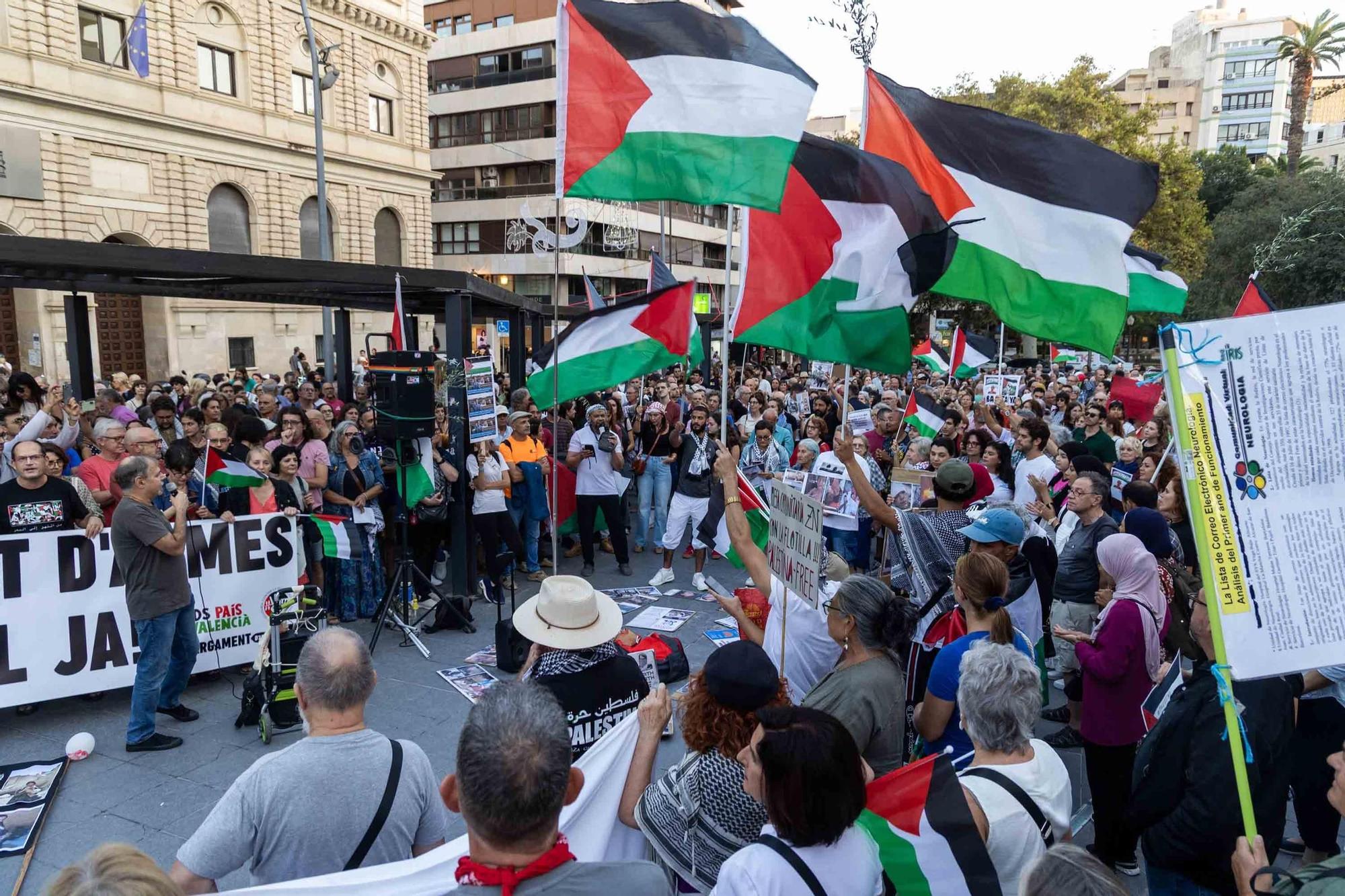Medio millar de voces claman en la Muntanyeta por la liberación de la flotilla y el boicot a Israel