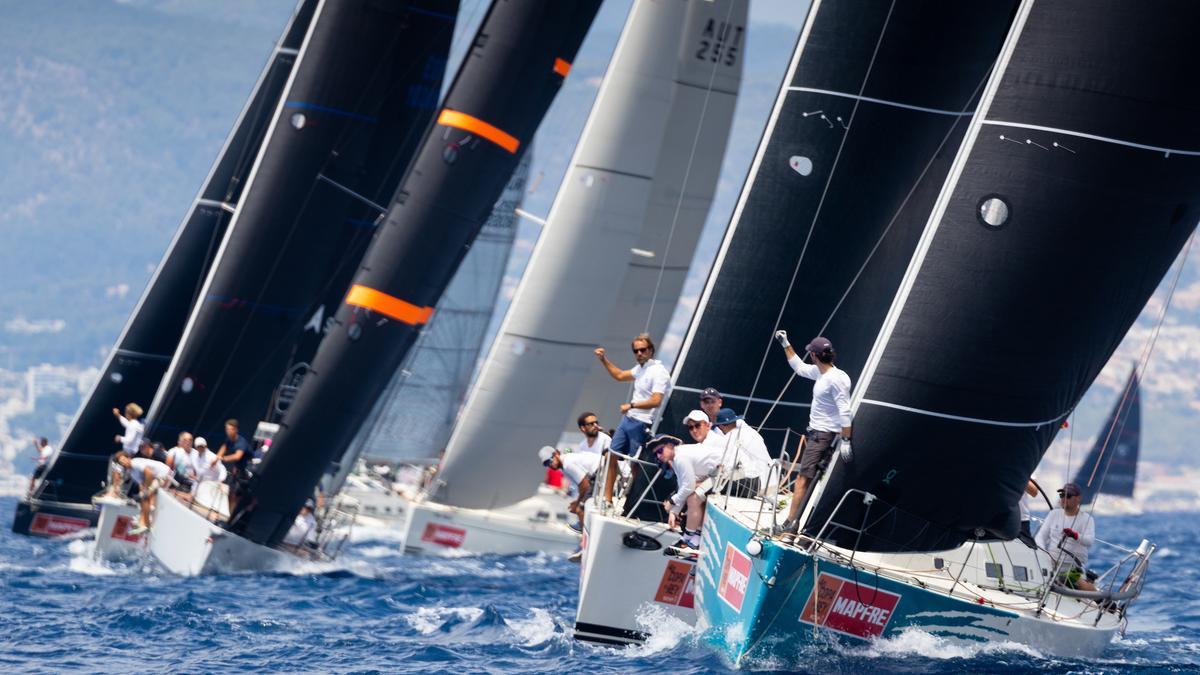 La flota de BMW ORC 2, durante la prueba de entrenamiento en la Bahía de Palma.