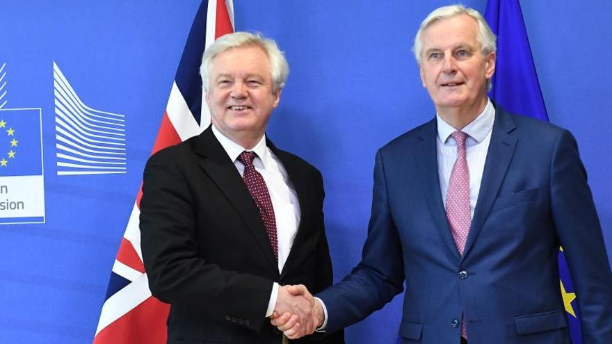 David Davis y Michel Barnier, nwgociardores del Brexit.