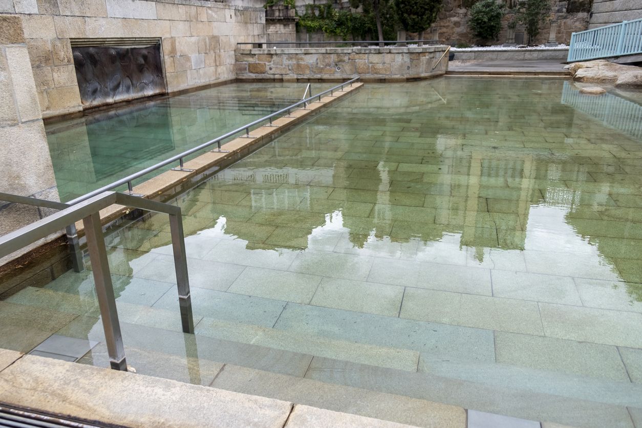 La piscina termal As Burgas se encuentra en el centro histórico y es de acceso público