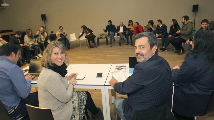 Pablo Fernández Alarcón y Carmen Santos, durante una reunión del Consello Cidadán Autonómico de Galicia en marzo