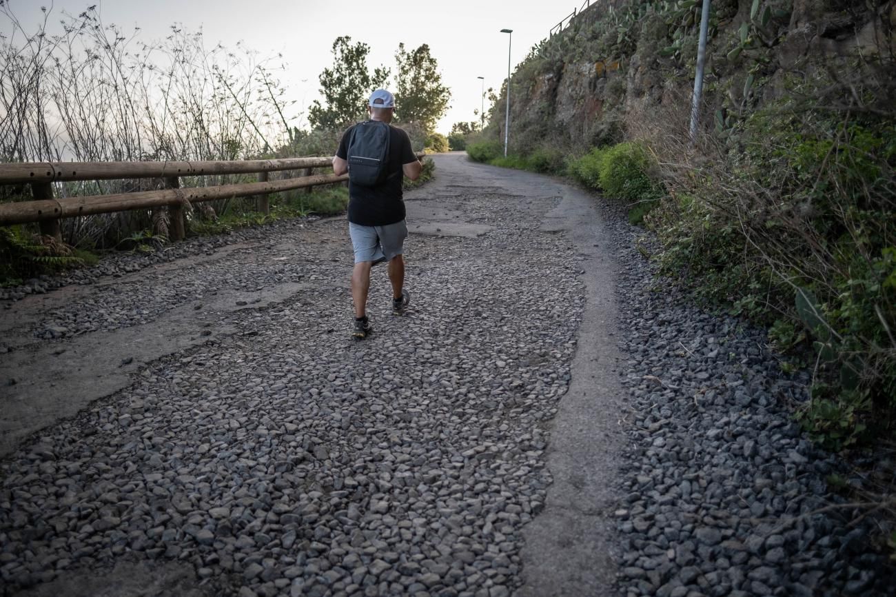 Desperfectos en la vía de acceso a la Mesa Mota