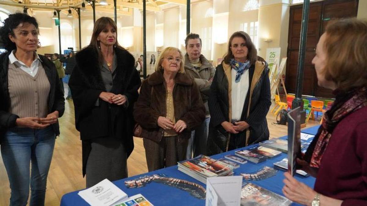 Por la izquierda; Natalia Sánchez Santa Bárbara, Leticia González, Rosario Súarez, Cristina Pontón y María Velasco.
