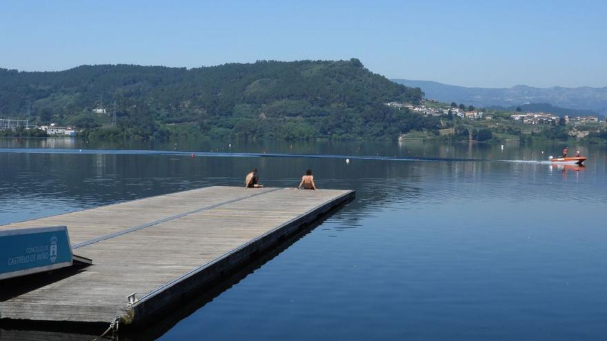 Embalse de Castrelo de Miño, por el que navegarán los ecobarcos.   | // FERNANDO CASANOVA