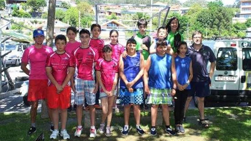 Deportistas del Fluvial Avion y Allariz en la competición . // FdV