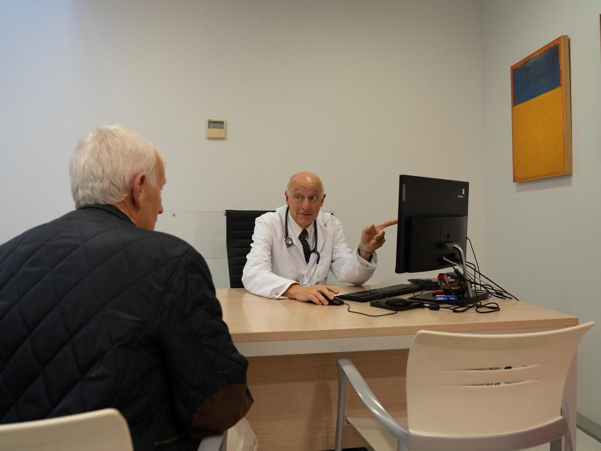 El doctor Guzmán Tamame González, tiene una visión clara: cuidar a las personas mayores con calidad, calidez y tecnología.