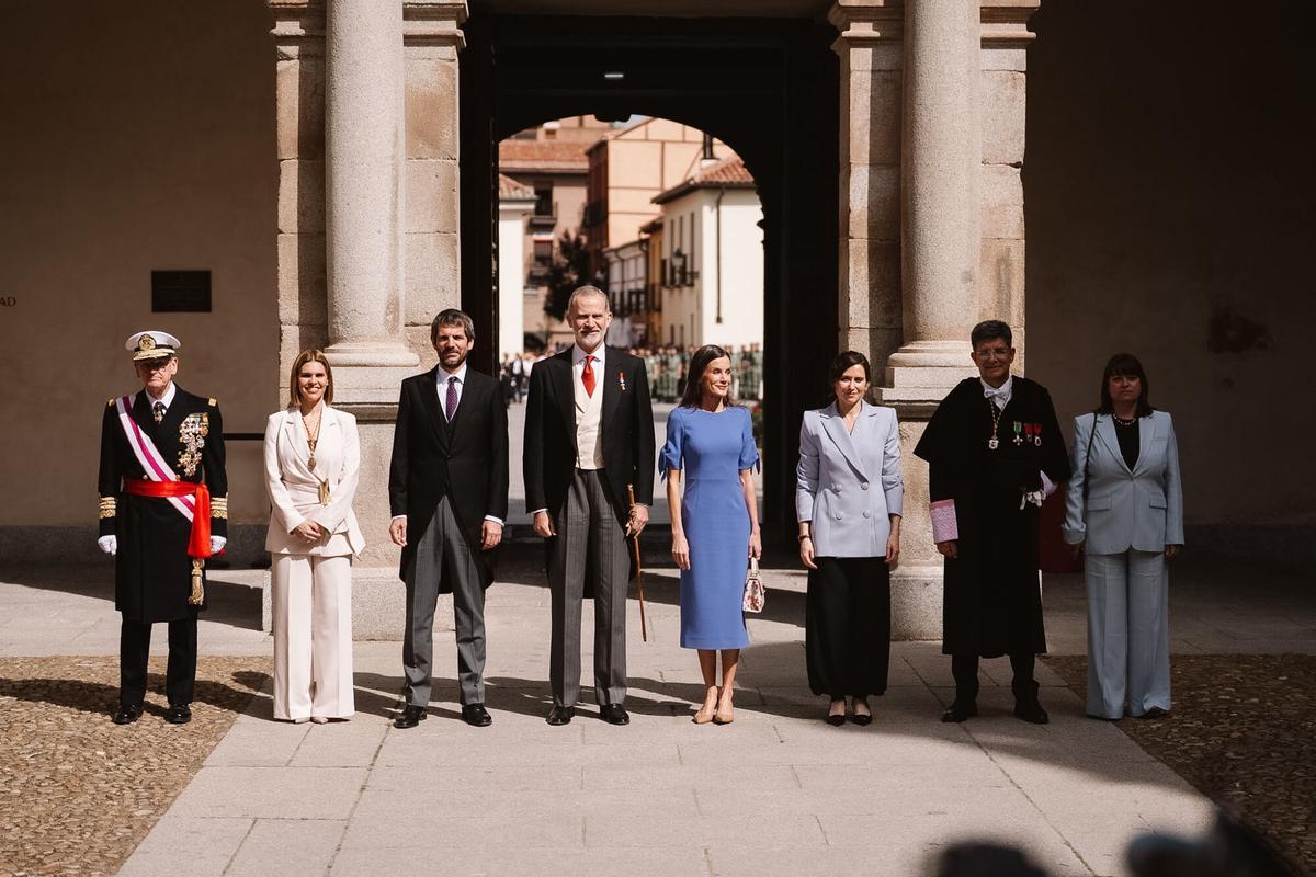 23.04.2026. MADRID. Entrada de Sus Majestades los Reyes al patio de la Universidad de Alcalá de Henares donde se celebrará la entrega de los Premios Cervantes 2026. Foto: Alba Vigaray