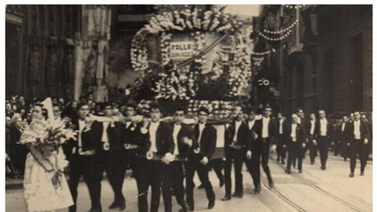 Ofrenda de la falla Juan de Aguiló en 1967