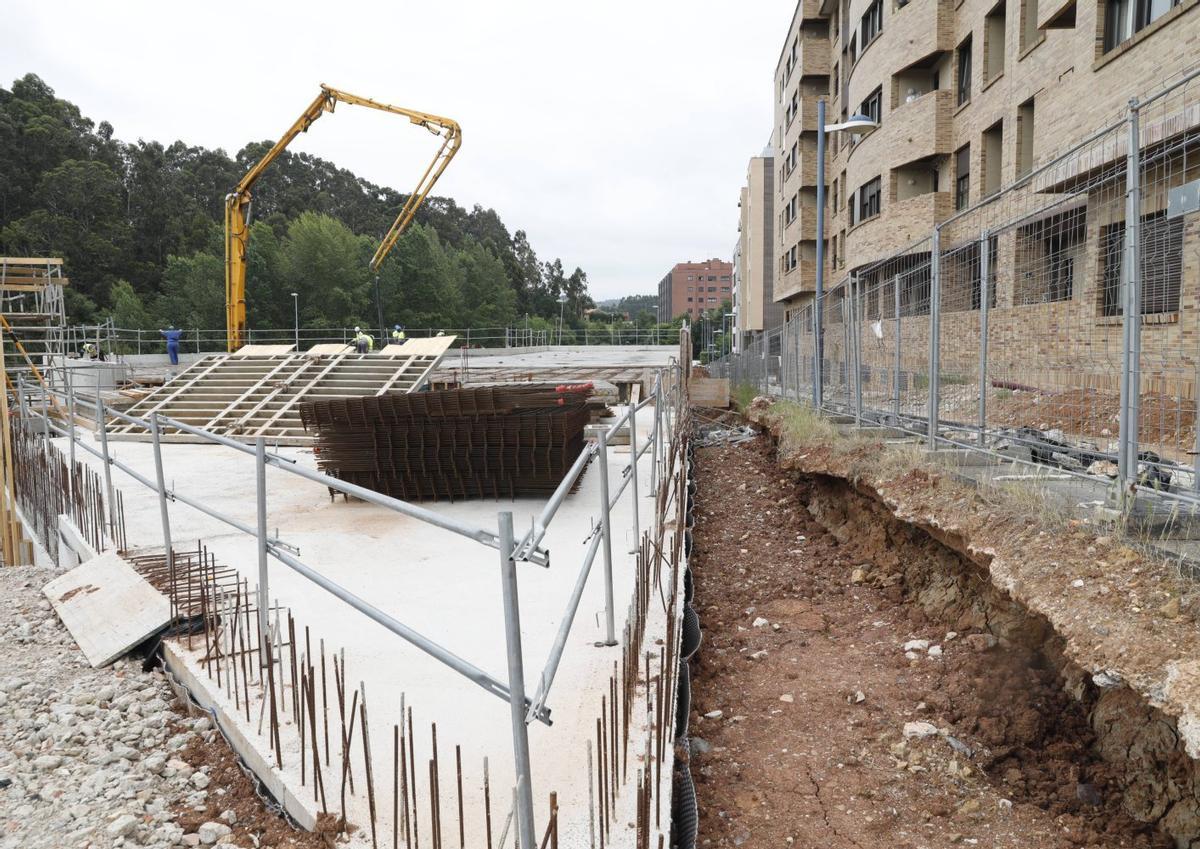 El estado actual de las obras de construcción en La Grandiella de la futura sede de la asociación Rey Pelayo. |