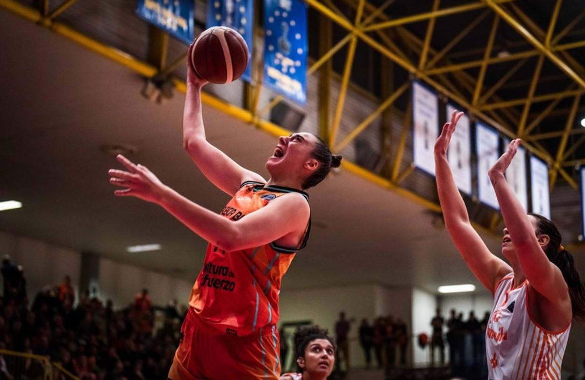 Raquel Carrera volvió a ser la mejor jugador del Valencia BC frente al Schio