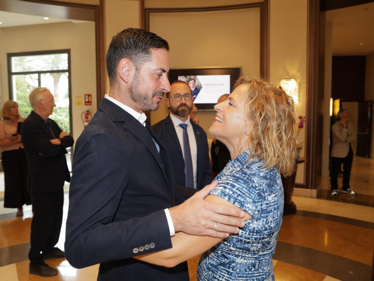 El desayuno informativo de Salvador Illa, en imágenes