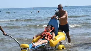 Castelló rompe barreras en el mar: más de 100 personas disfrutan del deporte adaptado