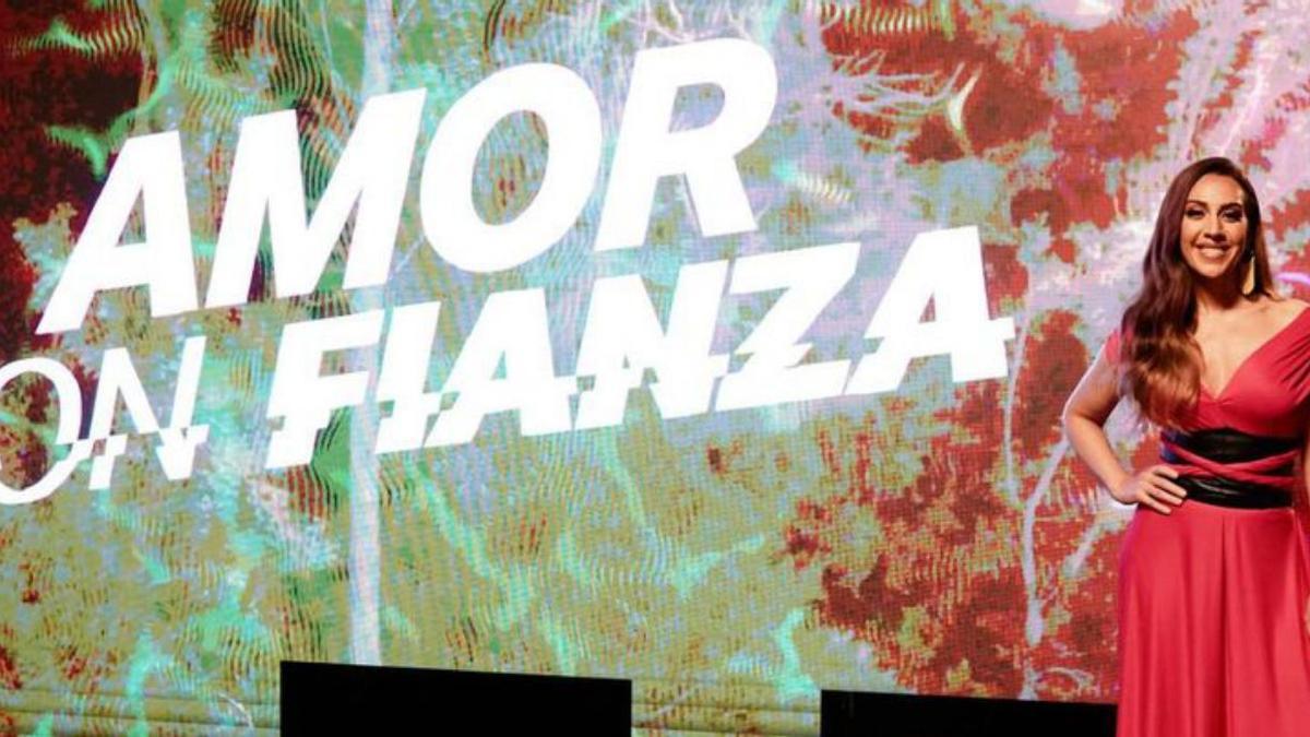 Naranjo, en una imagen promocional de ‘Amor con fianza’. |   // NETFLIX