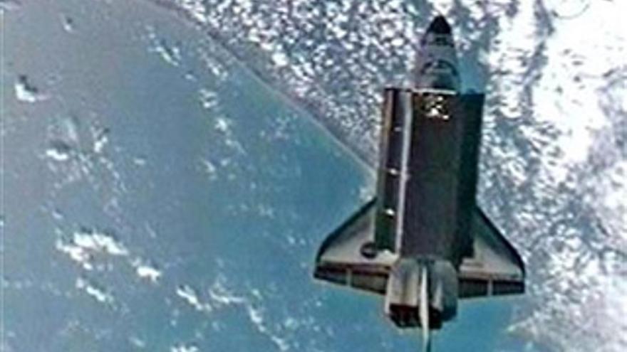 La NASA suspende el aterrizaje del &quot;Atlantis&quot; en Florida