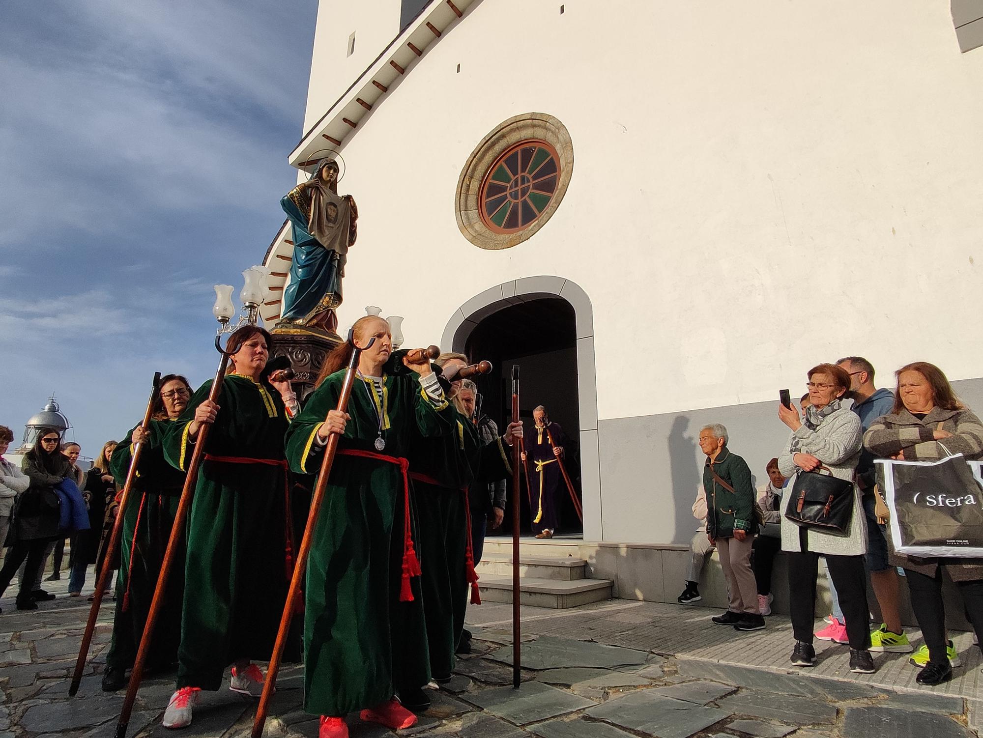 Así fue la procesión de bajada que abre la Semana Santa de Luarca