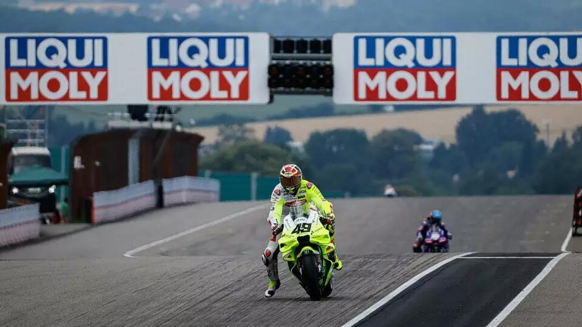 Fabio Di Giannantonio, en acción con la Ducati amarilla del VR46