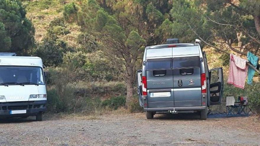 Dormir en un vehicle al carrer: quan està permès?