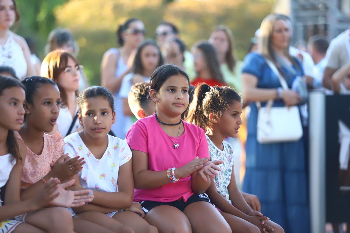 Las instituciones reciben a los niños saharauis
