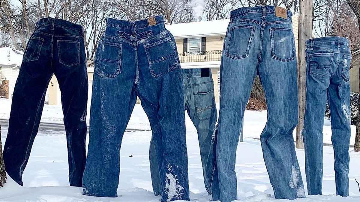 Pantalones vaqueros de hielo en un barrio de Minnesota