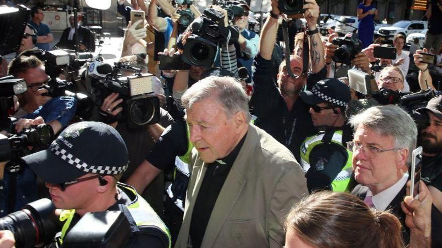 El cardenal George Pell fue detenido e irá a prisión por cargos de pederastia