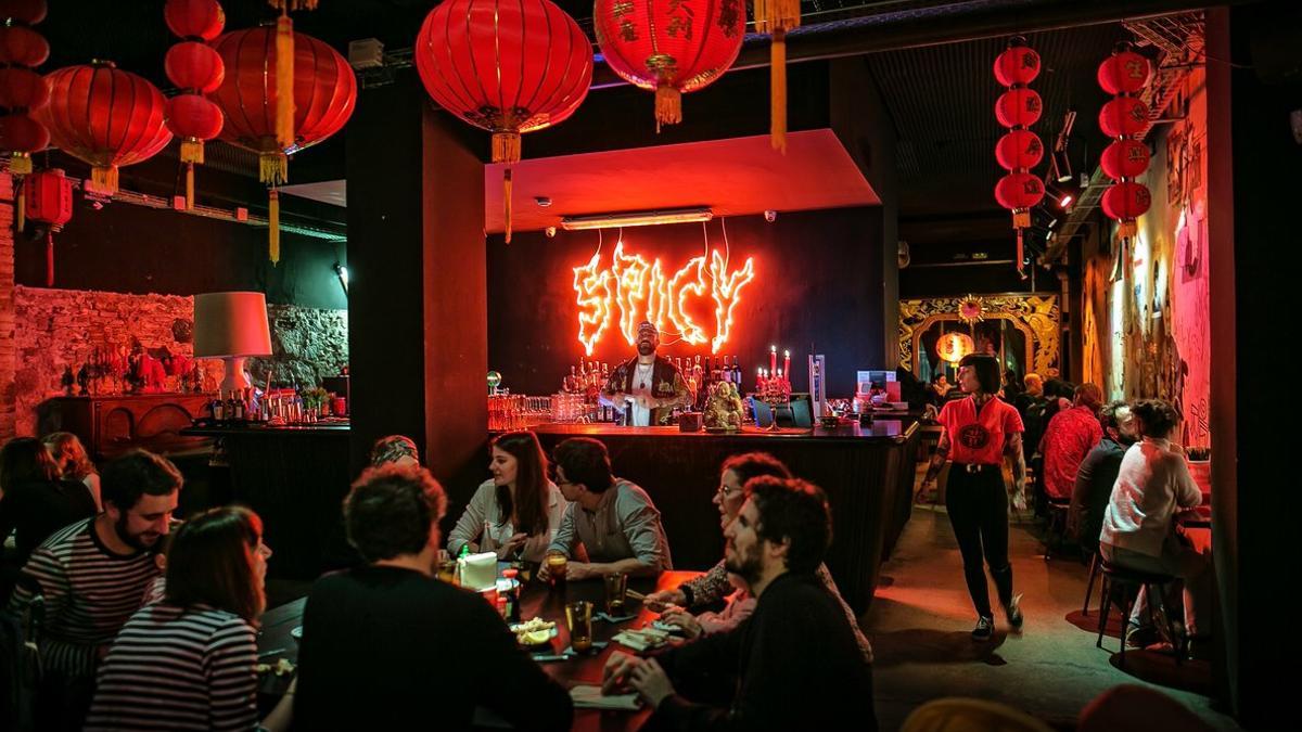 Spicy: una taberna futurista con precios para 'millenials'.