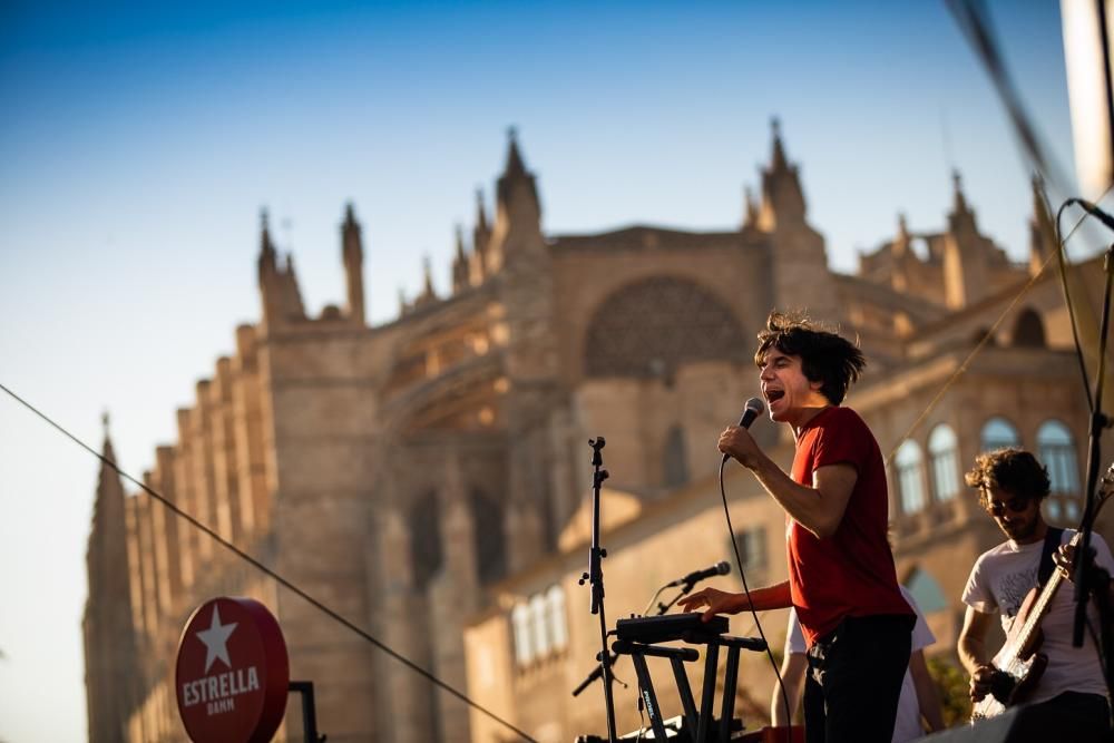 Van Van Market, música y gastronomía en el Parc de la Mar