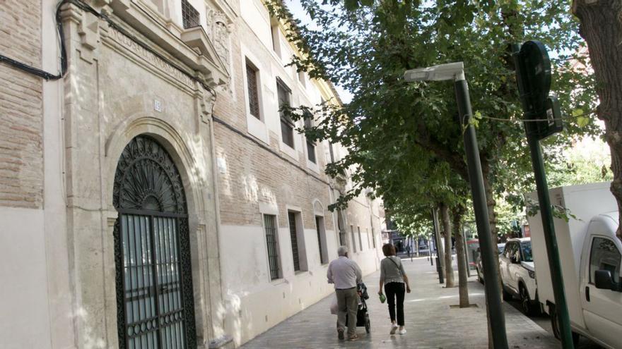 Fachada histórica del centro Cardenal Belluga, en la calle santa Teresa de Murcia . | JUAN CARLOS CAVAL