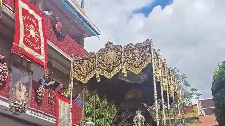 Vídeo | Así ha sido la 'petalá' a la Virgen de los Dolores del Cerro