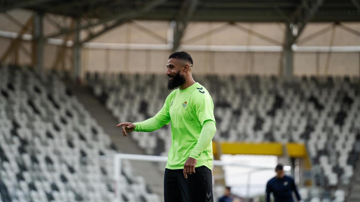 Nabil Fekir en el Košická Futbalová Aréna de Košice donde el Real Betis jugará ante el FC Kryvbas la ida del playoff de Conference League