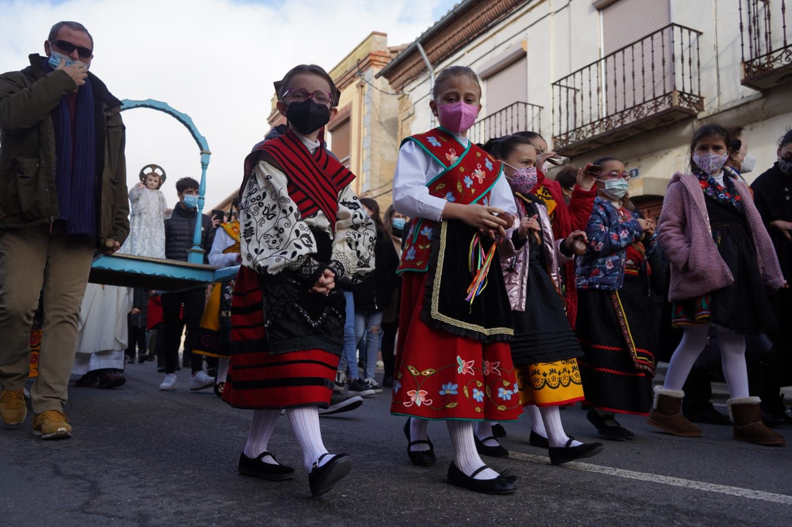 GALERÍA | El "Baile del Niño" brilla en Venialbo