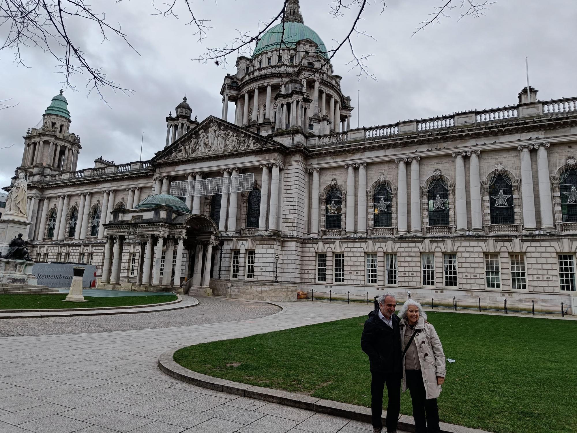 En imágenes: Música, comida y fiesta para derribar el muro de Belfast