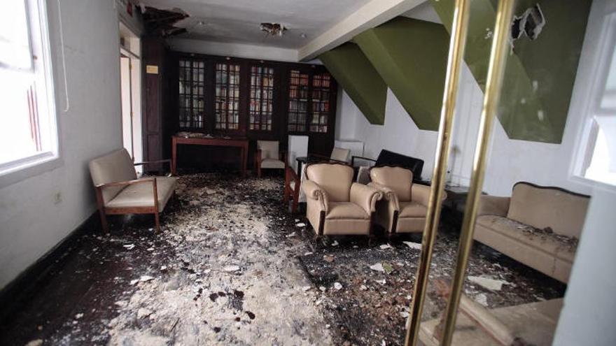 Interior del Ateneo de La Laguna tras el incendio.