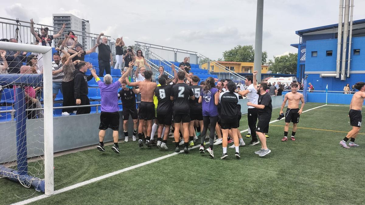 El Constància juvenil celebra la victoria y la permanencia en casa del Espanyol B