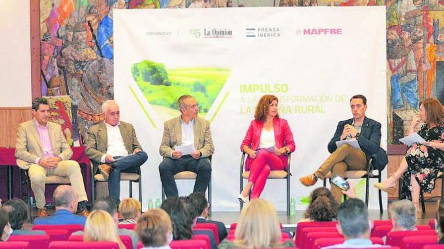 Presentación de la jornada, de la mano de Marisol López, directora de La Opinión-El Correo de Zamora. | E. P.