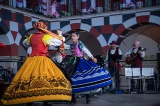 Galería | El folklore infantil toma la Plaza Alta de Badajoz