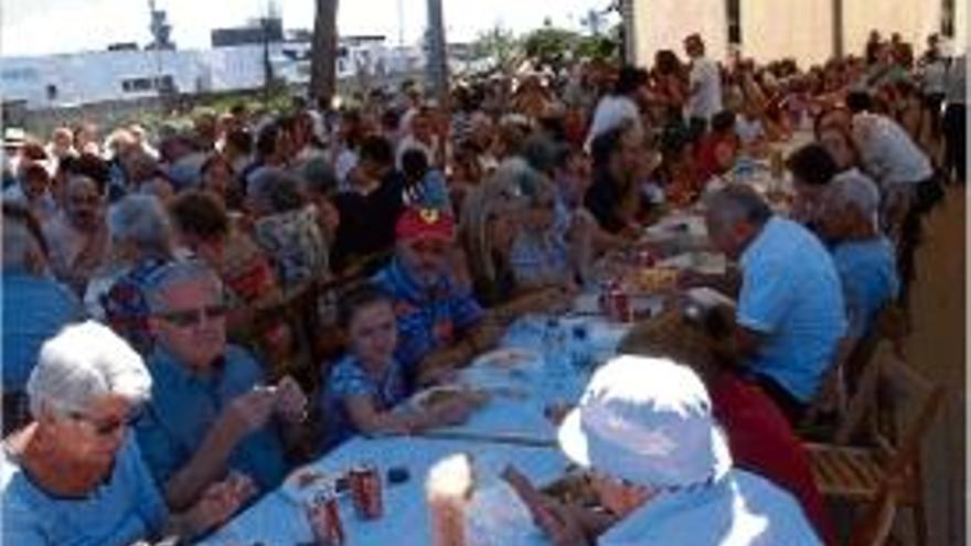 Blanes Unes 600 persones a la paella de Sta. Ceclina