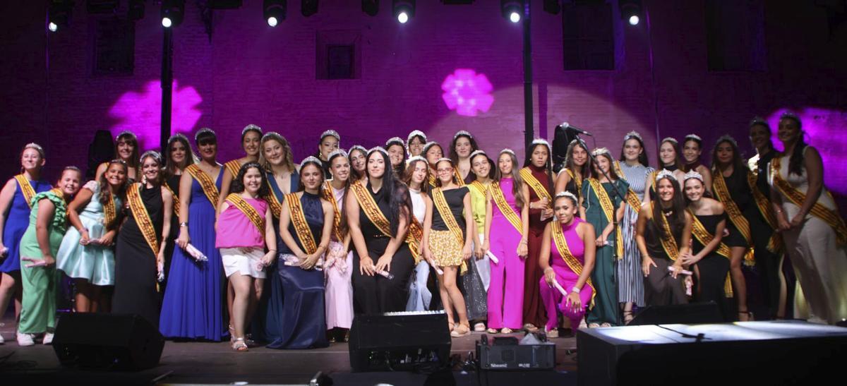 La concentración reunió a las reinas que han representado a la localidad durante estos años.