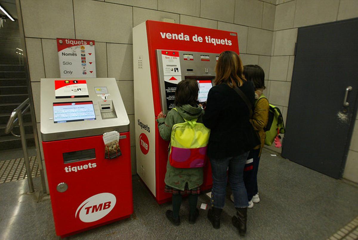 Màquina expenedora de bitllets al metro.